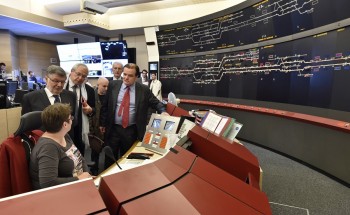 VISITE DU SECRETAIRE D'ETAT ALAIN VIDALIS AU CCU ;PHILIPPEMARTIN;JEAN PAUL HUCHON;SOPHIE MOUGARD DG DU STIF, GUILLAUME PEPY PDG SNCF; CENTRE DE COMMANDE UNIQUE